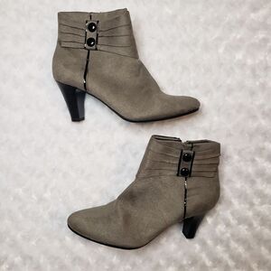 Life Stride 9.5M Yesterday faux suede grey ankle bootie casual everyday office